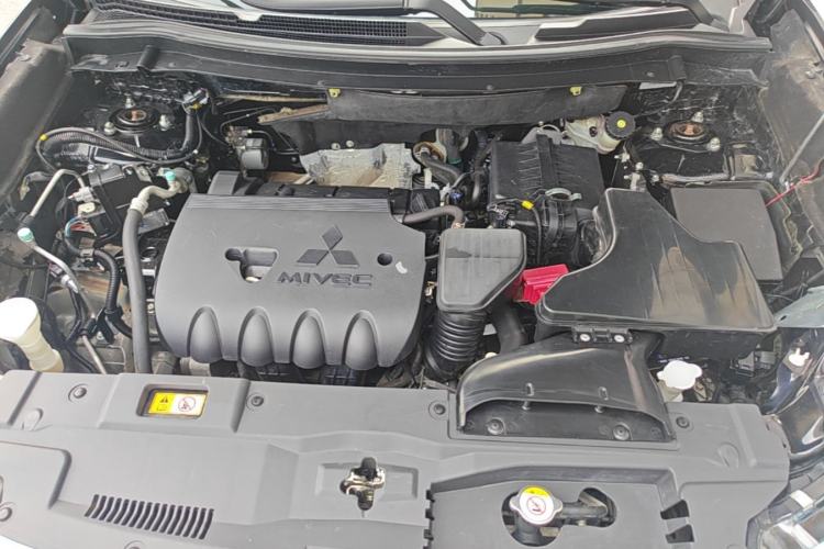 Used Mitsubishi Outlander 2019 2.4L 4x4 Zhi Xiang Edition 5 Seats China VI Standard Engine Bay