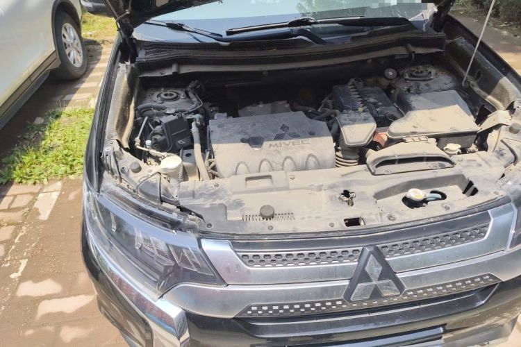 Used Mitsubishi Outlander 2019 2.4L 4x4 Zhi Xiang Edition 5 Seats China V Emission Standard Engine Bay Right
