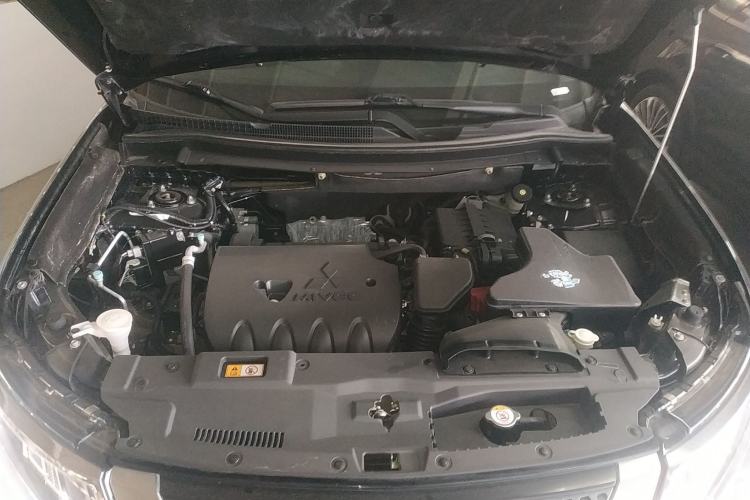 Used Mitsubishi Outlander 2019 2.4L 4x4 Zhi Xiang Edition 7 Seats China VI Standard Engine Bay