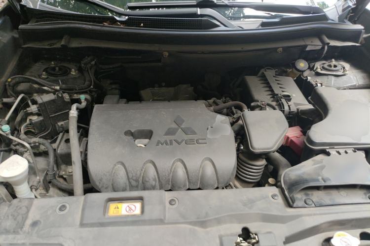 Used Mitsubishi Outlander 2019 2.4L 4x4 Zhi Xiang Edition 7 Seats China VI Standard Engine Bay
