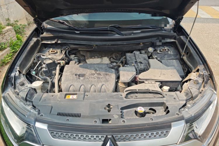 Used Mitsubishi Outlander 2019 2.0L Two-Wheel Drive Comfort Edition 5 Seats China V Standard Engine Bay