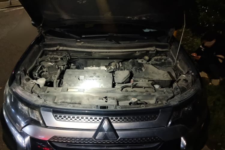 Used Mitsubishi Outlander 2019 2.4L 4x4 Zhi Xiang Edition 7 Seats China VI Standard Engine Bay