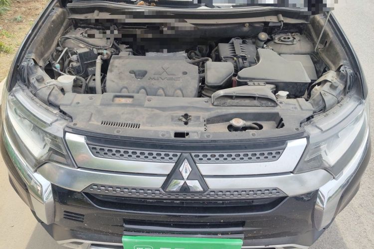 Used Mitsubishi Outlander 2019 2.0L Two-Wheel Drive Comfort Edition 5 Seats China VI Standard Engine Bay