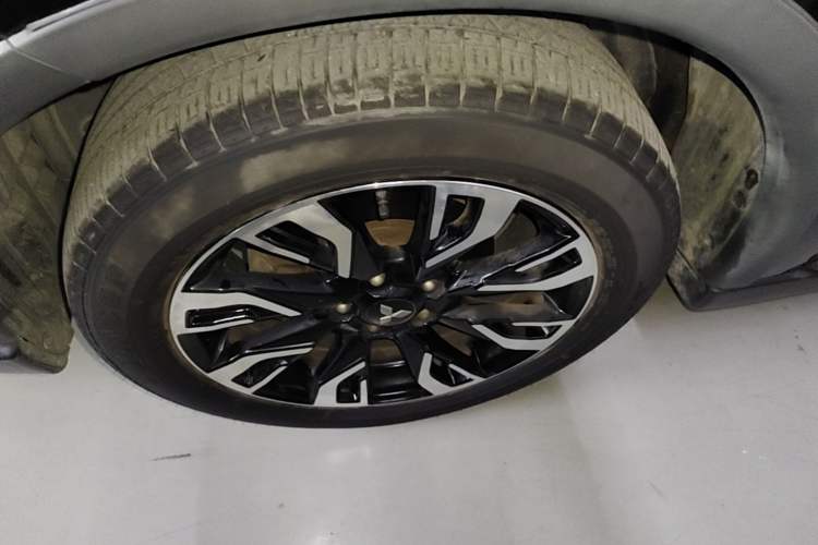 Used Mitsubishi Outlander 2019 2.0L Two-Wheel Drive Comfort Edition 5 Seats China VI Standard Exterior 1