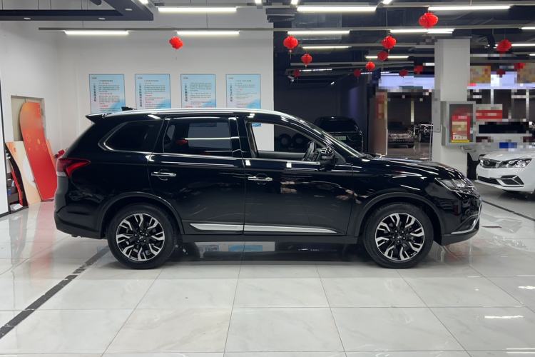Used Mitsubishi Outlander 2019 2.4L 4x4 Zhi Xiang Edition 5 Seats China VI Standard Exterior 2