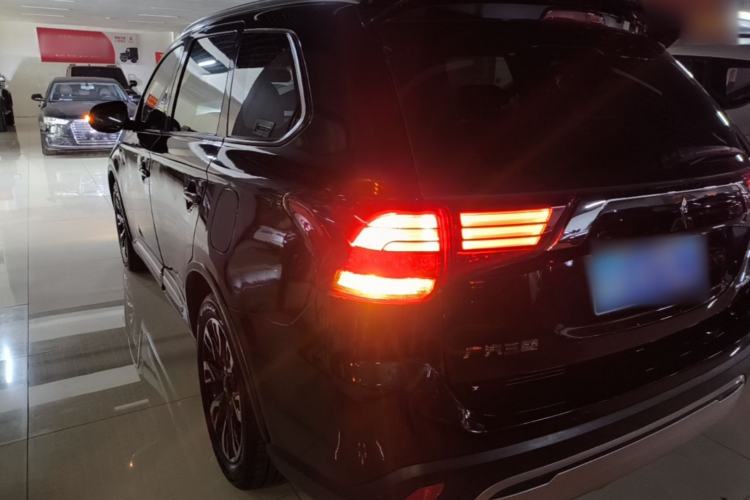 Used Mitsubishi Outlander 2019 2.0L Two-Wheel Drive Comfort Edition 7 Seats China V Emission Standard Exterior 2