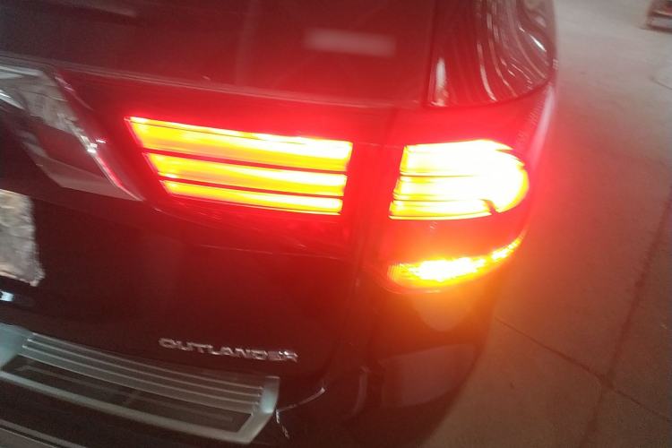 Used Mitsubishi Outlander 2019 2.4L 4x4 Zhi Xiang Edition 7 Seats China VI Standard Exterior 2