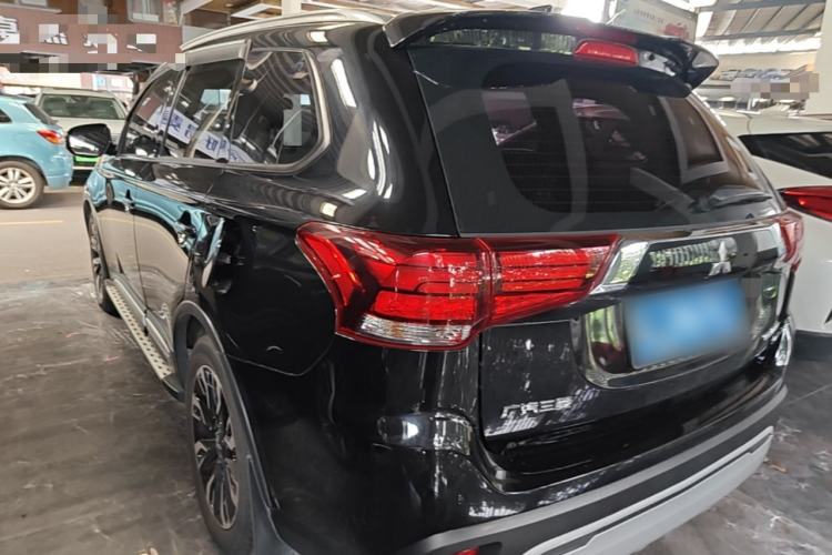 Used Mitsubishi Outlander 2019 2.0L Two-Wheel Drive Comfort Edition 7-Seater China VI Standard Exterior 2