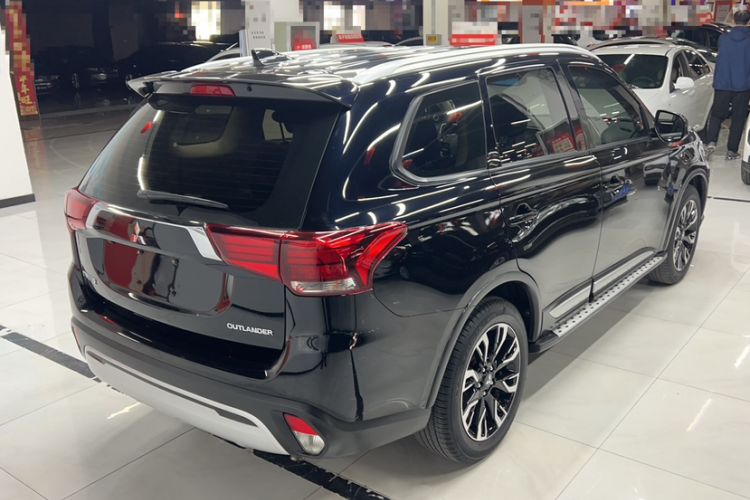 Used Mitsubishi Outlander 2019 2.0L Two-Wheel Drive Comfort Edition 5 Seats China V Standard Exterior 3