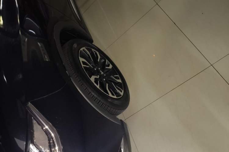Used Mitsubishi Outlander 2019 2.0L Two-Wheel Drive Comfort Edition 7 Seats China V Emission Standard Exterior 4