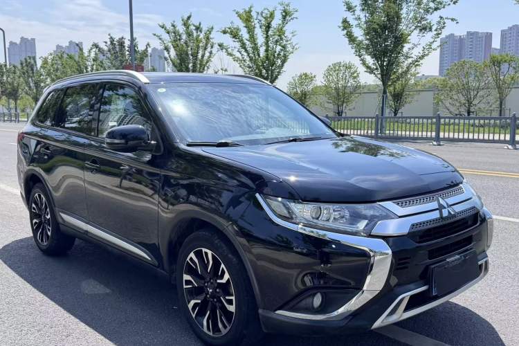 Used Mitsubishi Outlander 2019 2.0L Two-Wheel Drive Comfort Edition 5 Seats China VI Standard Exterior 4
