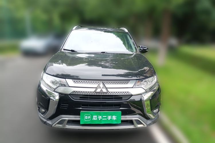 Used Mitsubishi Outlander 2019 2.0L Two-Wheel Drive Comfort Edition 7 Seats China V Emission Standard Front