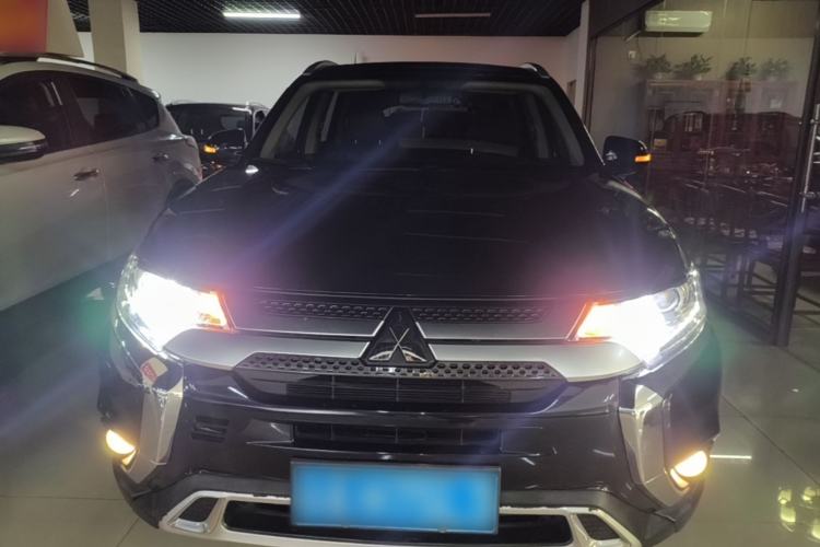 Used Mitsubishi Outlander 2019 2.0L Two-Wheel Drive Comfort Edition 7 Seats China V Emission Standard Front