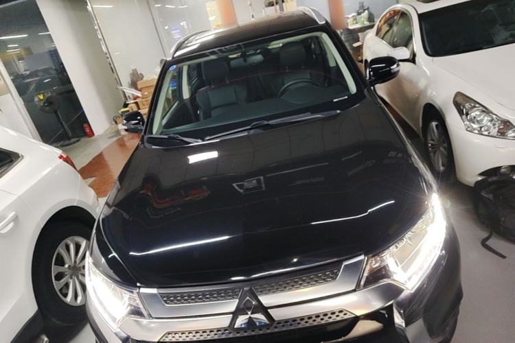 Used Mitsubishi Outlander 2019 2.0L Two-Wheel Drive Comfort Edition 5 Seats China VI Standard Front