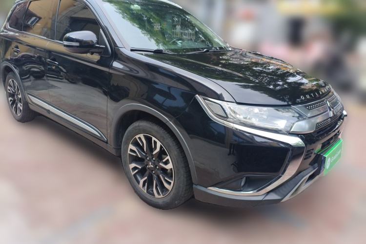 Used Mitsubishi Outlander 2019 2.0L Two-Wheel Drive Comfort Edition 5 Seats China VI Standard Front Right 45 Deg
