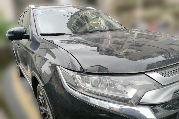Used Mitsubishi Outlander 2019 2.0L Two-Wheel Drive Comfort Edition 5 Seats China VI Standard Front Right 45 Deg