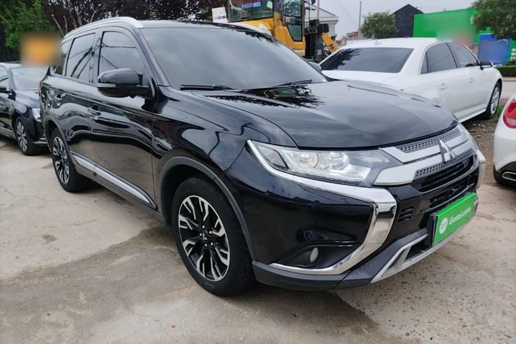 Used Mitsubishi Outlander 2019 2.0L Two-Wheel Drive Comfort Edition 7-Seater China VI Standard Front Right 45 Deg