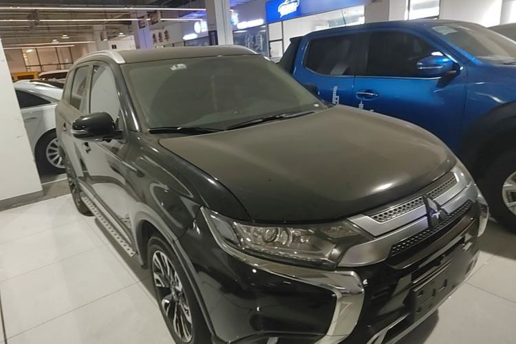 Used Mitsubishi Outlander 2019 2.0L Two-Wheel Drive Comfort Edition 5 Seats China VI Standard Front Right 45 Deg