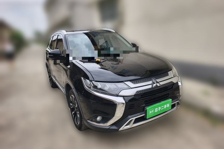 Used Mitsubishi Outlander 2019 2.4L 4x4 Zhi Xiang Edition 5 Seats China V Emission Standard Front Right 45 Deg
