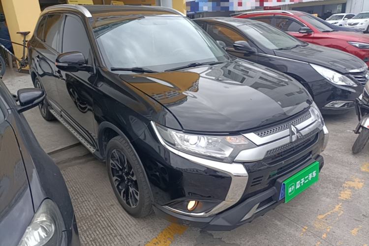 Used Mitsubishi Outlander 2019 2.0L Two-Wheel Drive Comfort Edition 7-Seater China VI Standard Front Right 45 Deg