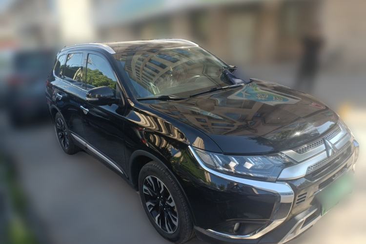 Used Mitsubishi Outlander 2019 2.4L 4x4 Zhi Xiang Edition 5 Seats China VI Standard Front Right 45 Deg
