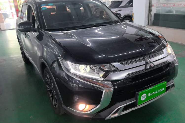 Used Mitsubishi Outlander 2019 2.0L Two-Wheel Drive Comfort Edition 5 Seats China VI Standard Front Right 45 Deg