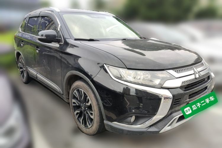 Used Mitsubishi Outlander 2019 2.0L Two-Wheel Drive Comfort Edition 5 Seats China VI Standard Front Right 45 Deg