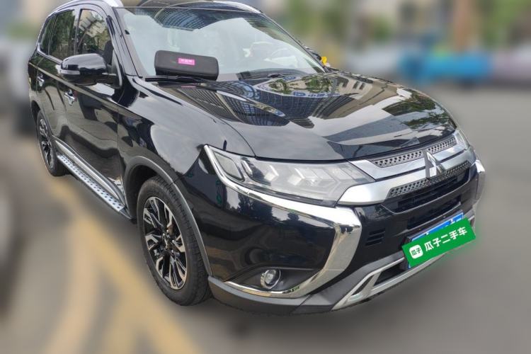 Used Mitsubishi Outlander 2019 2.4L 4x4 Zhi Xiang Edition 5 Seats China V Emission Standard Front Right 45 Deg