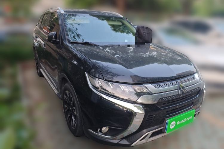 Used Mitsubishi Outlander 2019 2.4L 4x4 Zhi Xiang Edition 5 Seats China VI Standard Front Right 45 Deg