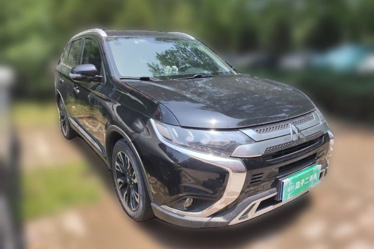 Used Mitsubishi Outlander 2019 2.4L 4x4 Zhi Xiang Edition 5 Seats China V Emission Standard Front Right 45 Deg