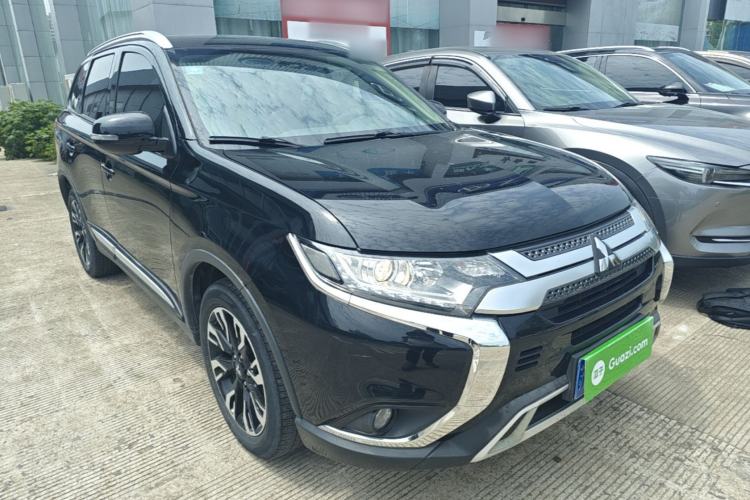 Used Mitsubishi Outlander 2019 2.0L Two-Wheel Drive Comfort Edition 5 Seats China VI Standard Front Right 45 Deg