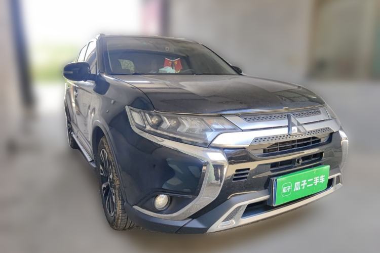 Used Mitsubishi Outlander 2019 2.4L 4x4 Zhi Xiang Edition 5 Seats China VI Standard Front Right 45 Deg