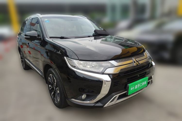 Used Mitsubishi Outlander 2019 2.0L Two-Wheel Drive Comfort Edition 5 Seats China VI Standard Front Right 45 Deg