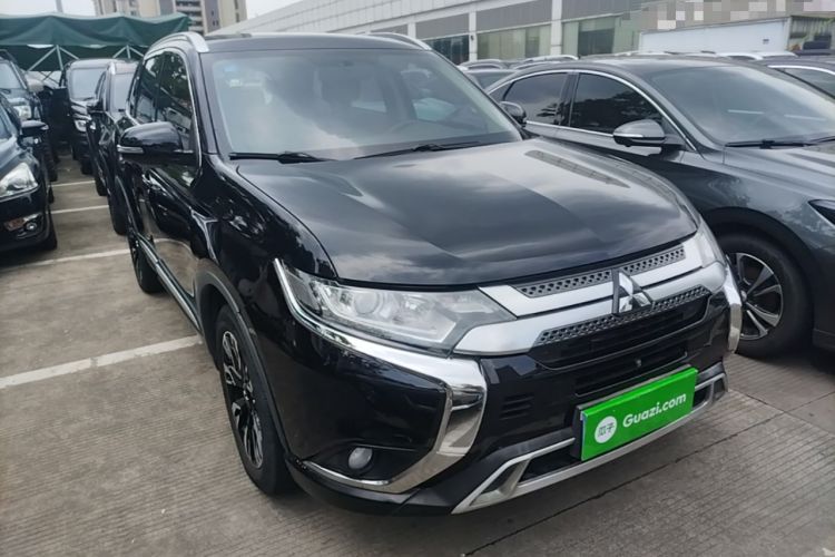 Used Mitsubishi Outlander 2019 2.0L Two-Wheel Drive Comfort Edition 5 Seats China VI Standard Front Right 45 Deg
