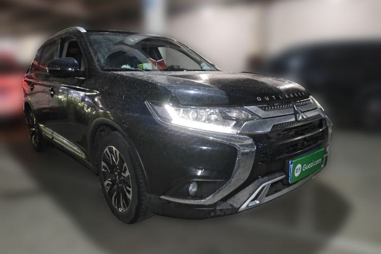 Used Mitsubishi Outlander 2019 2.0L Two-Wheel Drive Comfort Edition 7 Seats China V Emission Standard Front Right 45 Deg