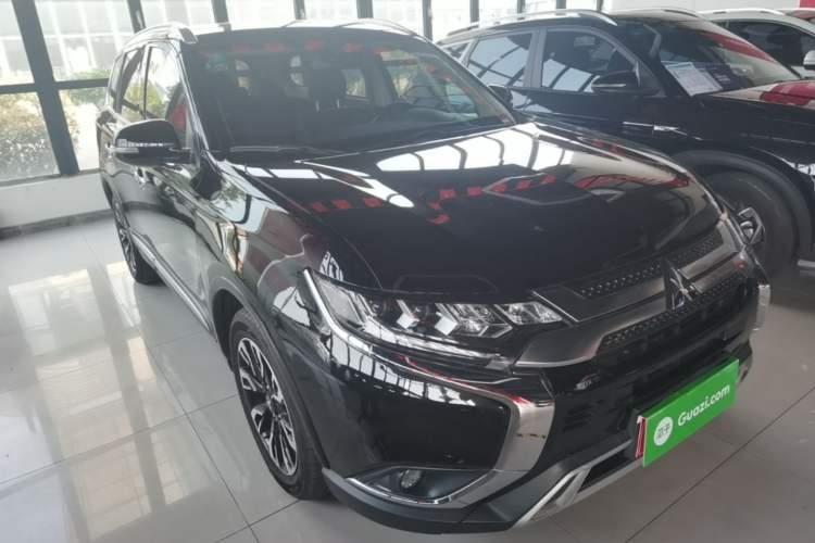 Used Mitsubishi Outlander 2019 2.4L 4x4 Zhi Xiang Edition 5 Seats China VI Standard Front Right 45 Deg