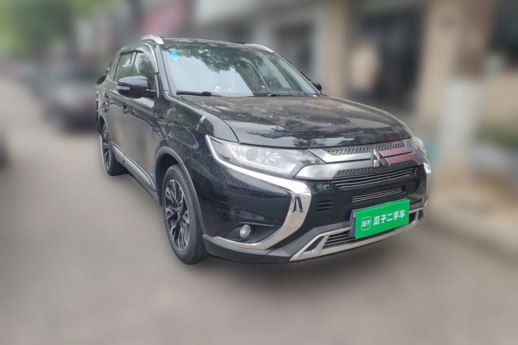 Used Mitsubishi Outlander 2019 2.0L Two-Wheel Drive Comfort Edition 7-Seater China VI Standard Front Right 45 Deg
