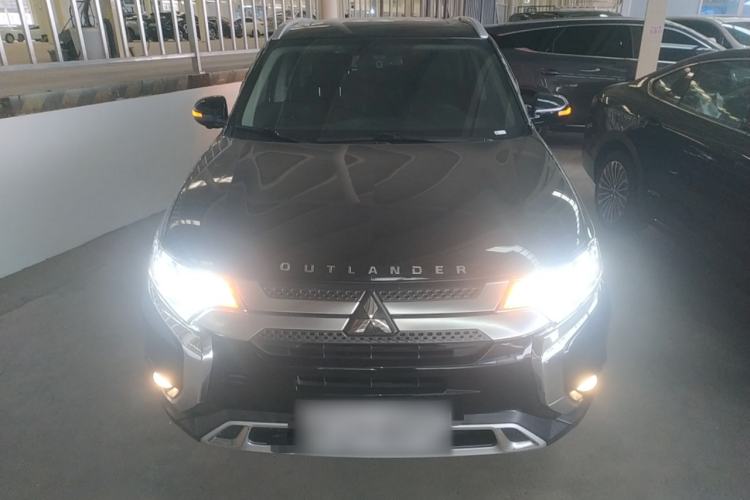 Used Mitsubishi Outlander 2019 2.4L 4x4 Zhi Xiang Edition 7 Seats China VI Standard Front