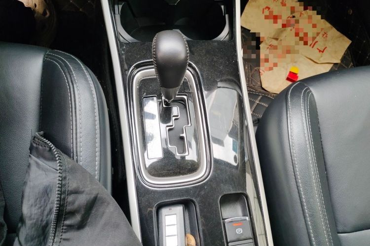 Used Mitsubishi Outlander 2019 2.0L Two-Wheel Drive Comfort Edition 5 Seats China VI Standard Gear Lever
