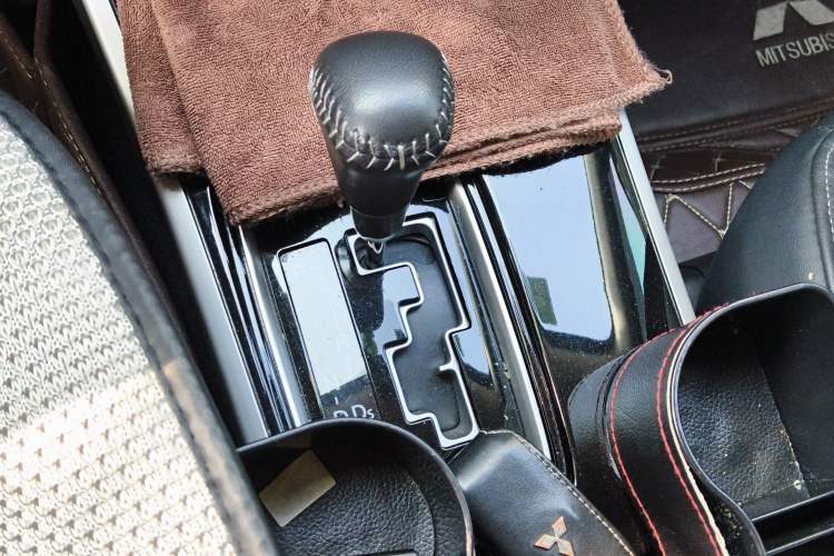 Used Mitsubishi Outlander 2019 2.0L Two-Wheel Drive Comfort Edition 5 Seats China V Standard Gear Lever