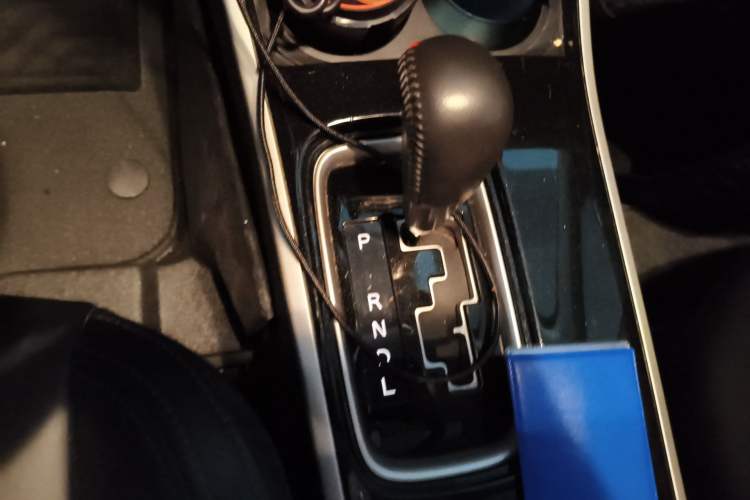 Used Mitsubishi Outlander 2019 2.4L 4x4 Zhi Xiang Edition 5 Seats China VI Standard Gear Lever