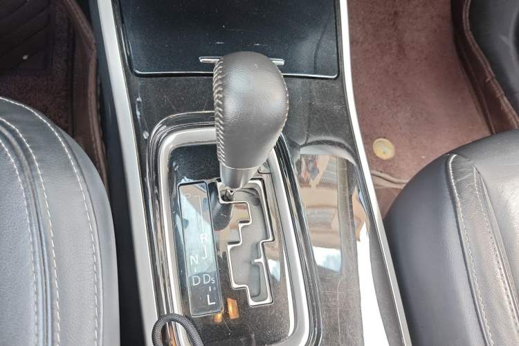 Used Mitsubishi Outlander 2019 2.0L Two-Wheel Drive Comfort Edition 5 Seats China VI Standard Gear Lever