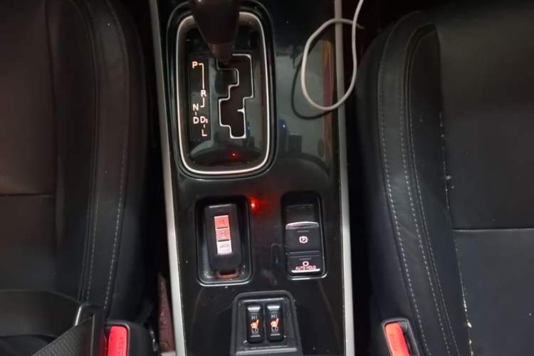 Used Mitsubishi Outlander 2019 2.0L Two-Wheel Drive Comfort Edition 5 Seats China VI Standard Gear Lever