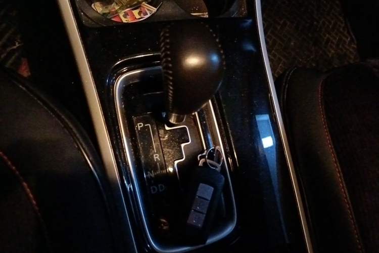 Used Mitsubishi Outlander 2019 2.0L Two-Wheel Drive Comfort Edition 7 Seats China V Emission Standard Gear Lever