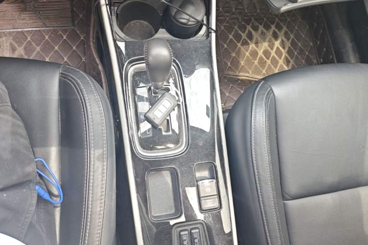 Used Mitsubishi Outlander 2019 2.0L Two-Wheel Drive Comfort Edition 5 Seats China VI Standard Gear Lever