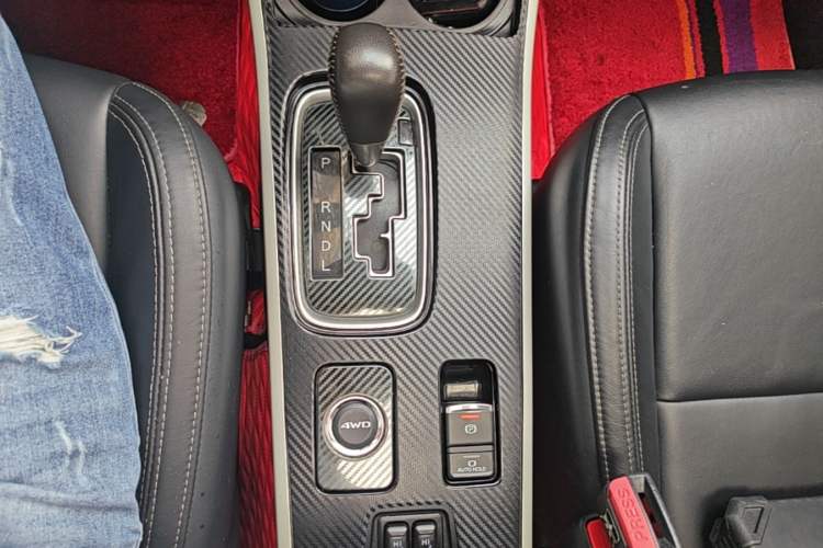 Used Mitsubishi Outlander 2019 2.4L 4x4 Zhi Xiang Edition 5 Seats China VI Standard Gear Lever