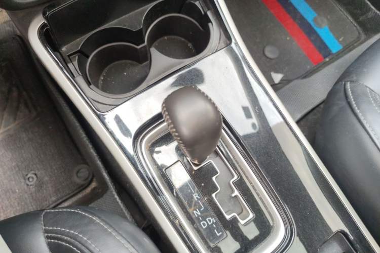 Used Mitsubishi Outlander 2019 2.0L Two-Wheel Drive Comfort Edition 5 Seats China VI Standard Gear Lever