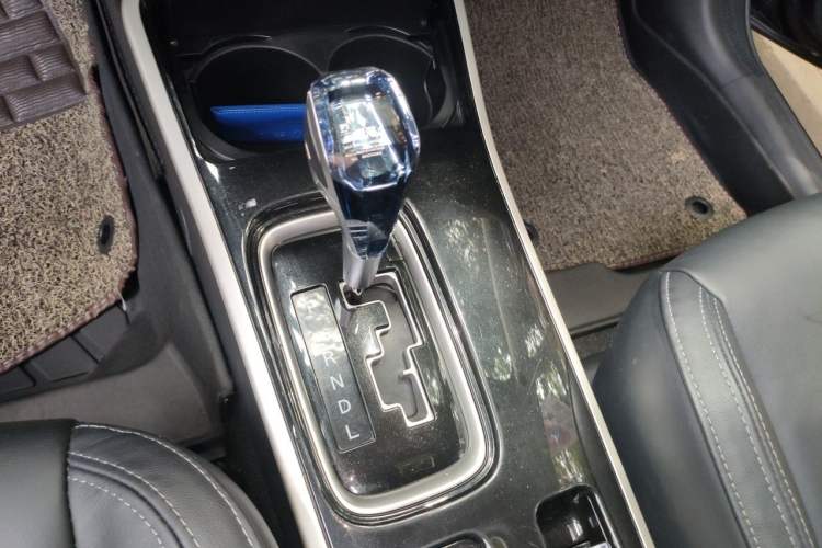 Used Mitsubishi Outlander 2019 2.4L 4x4 Zhi Xiang Edition 7 Seats China VI Standard Gear Lever