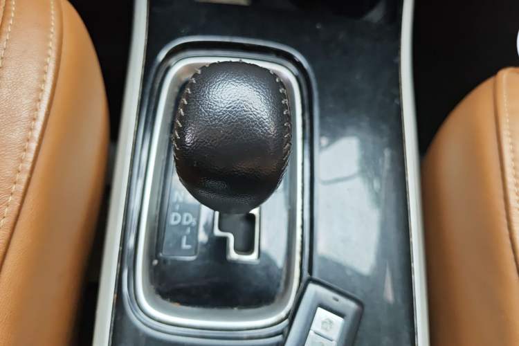 Used Mitsubishi Outlander 2019 2.0L Two-Wheel Drive Comfort Edition 5 Seats China V Standard Gear Lever