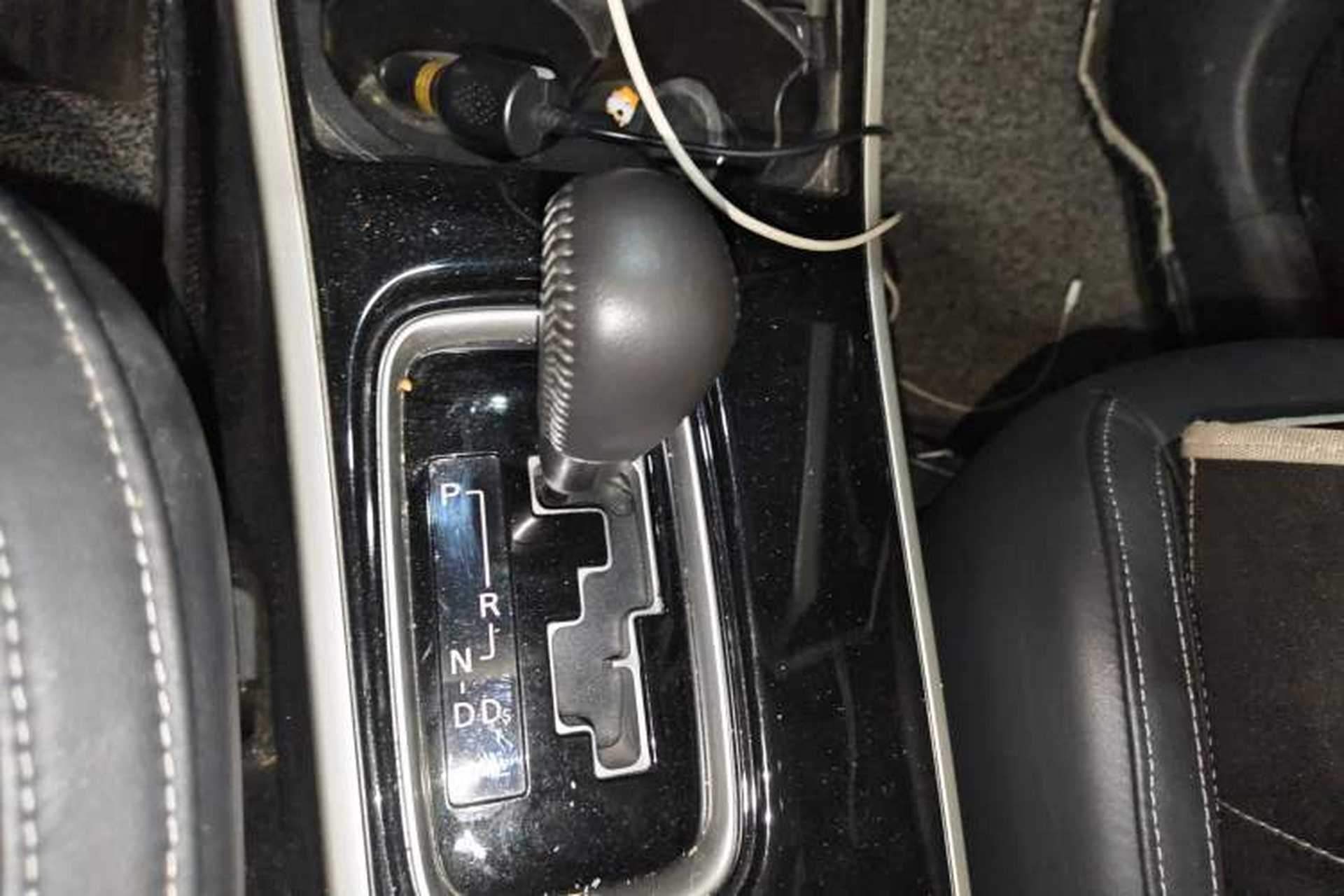 Used Mitsubishi Outlander 2019 2.0L Two-Wheel Drive Comfort Edition 7 Seats China V Emission Standard Gear Lever